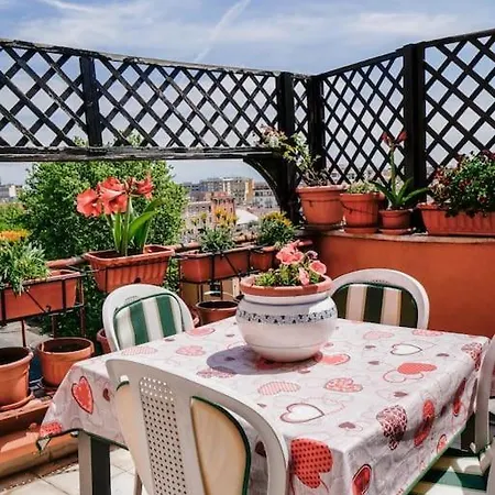 Chic And Spacious Penthouse Apartment Rome